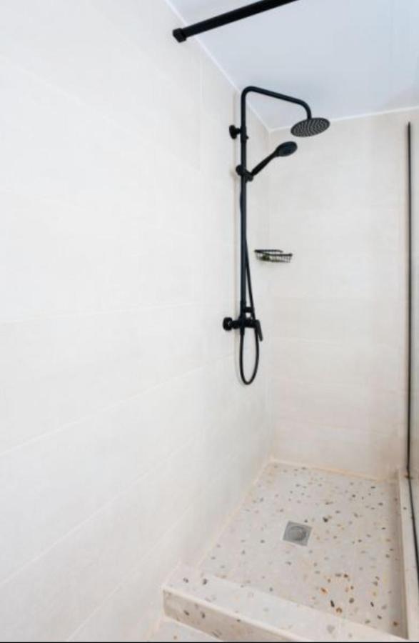Brand New Apartment Nearby Metro Атина Екстериор снимка